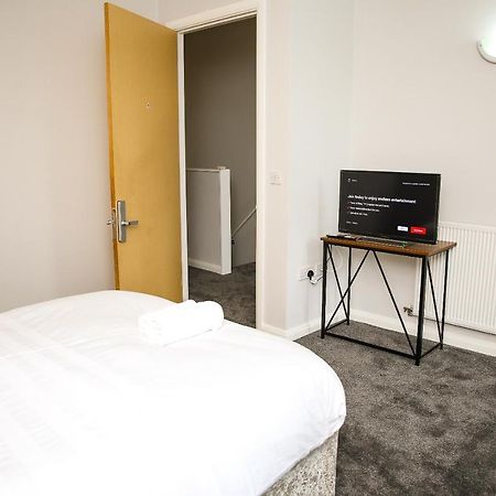 Crystal Home Manchester Extérieur photo