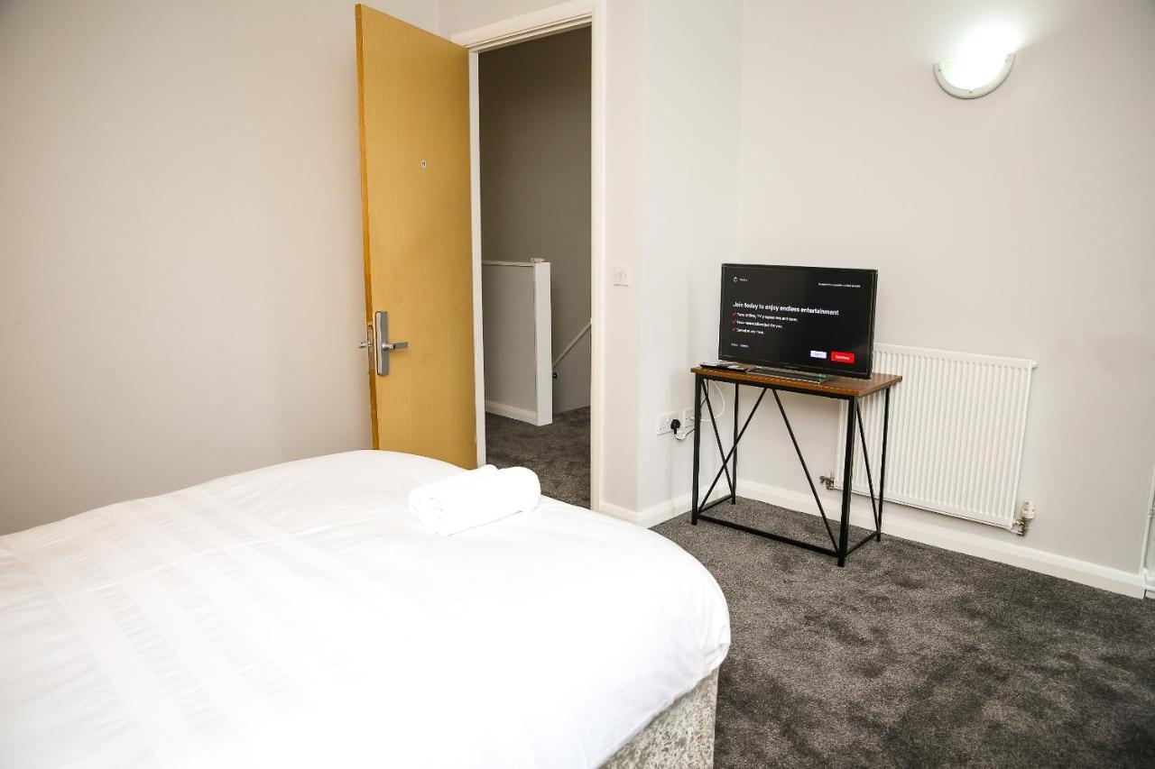 Crystal Home Manchester Extérieur photo